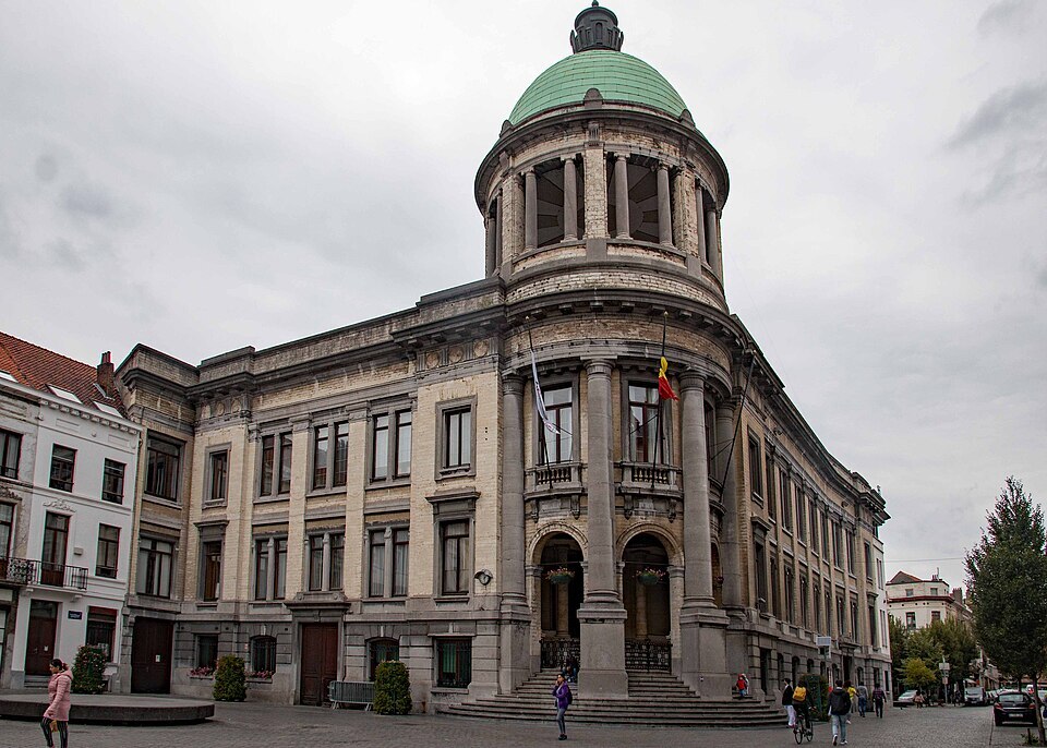 Molenbeek zit in een financiële wurggreep. Wat doen we eraan?