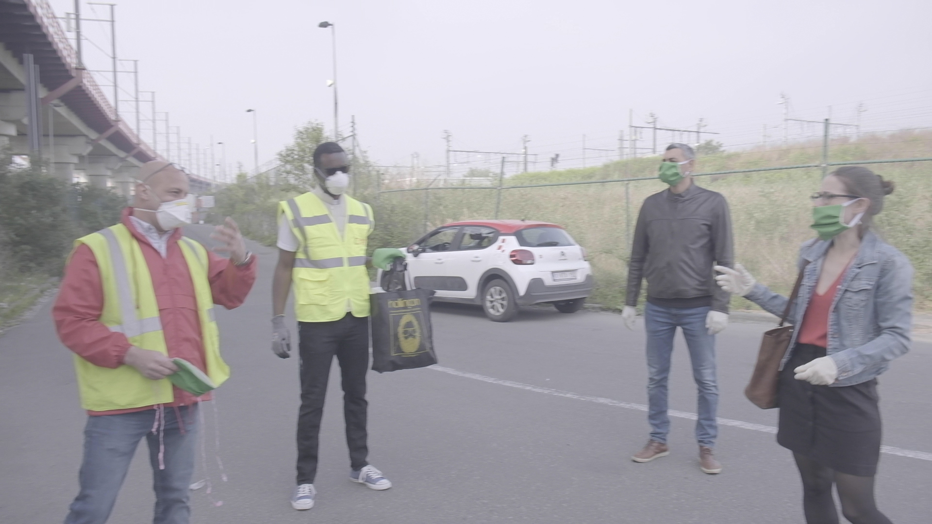 De PVDA sluit haar campagne af door 1000 stoffen maskers naar de postmedewerkers
