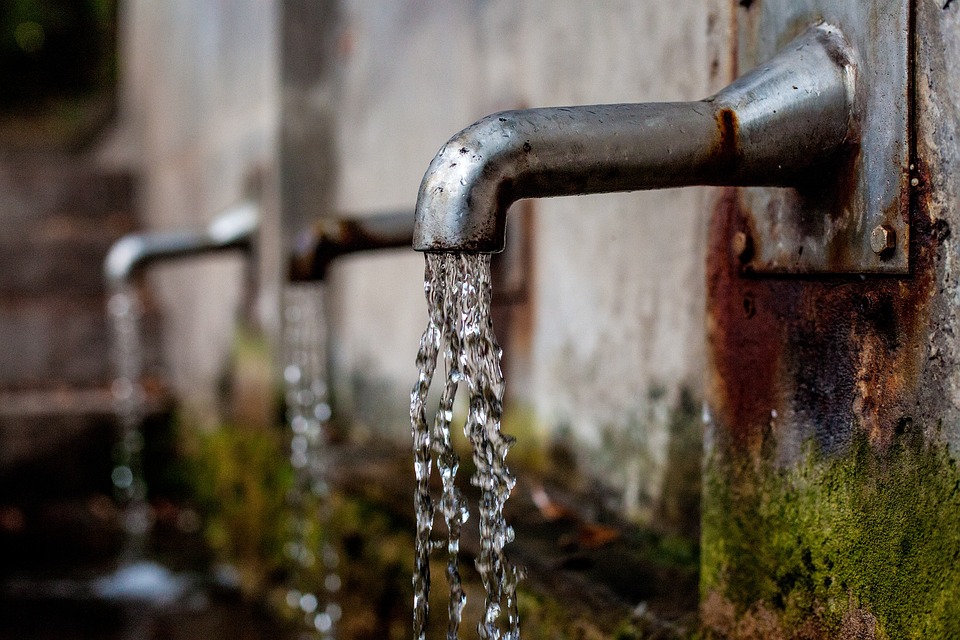 Waterrekening stijgt opnieuw: de PVDA eist bevriezing van de waterprijzen en politieke controle